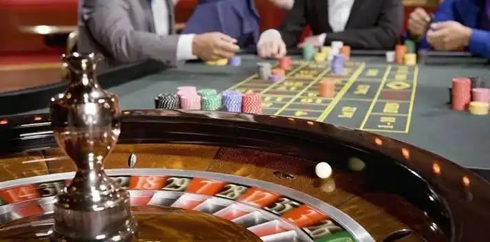 Filipino player browsing slot games on mobile browser at kingph apk